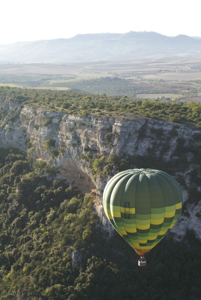 hotair balloon dive into the Gravina