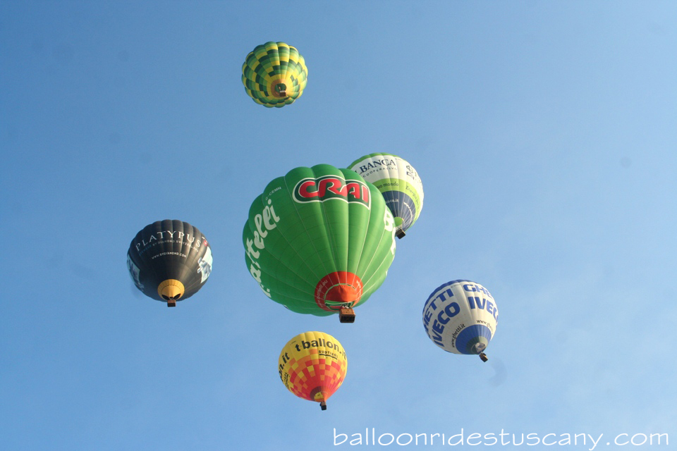 baloon team in flight