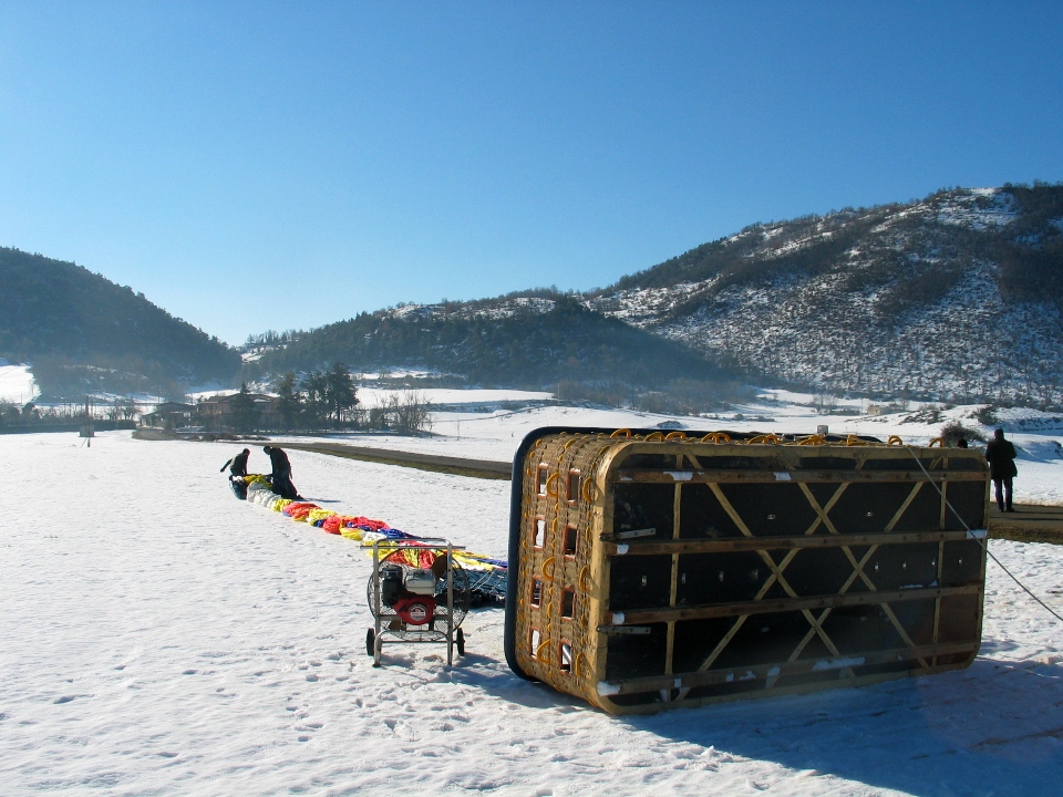 balloon layout in the snow