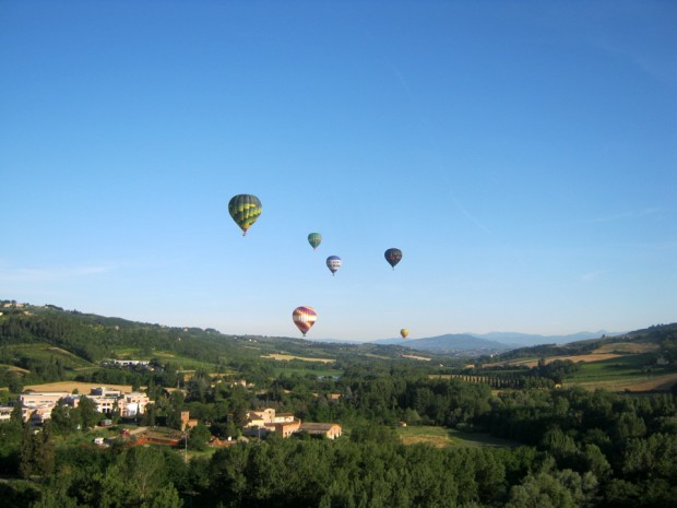 Balloon Team in flight Tuscany Florence
