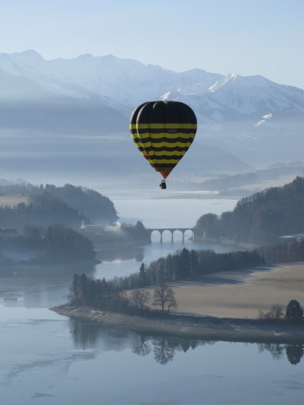 balloon over the lake